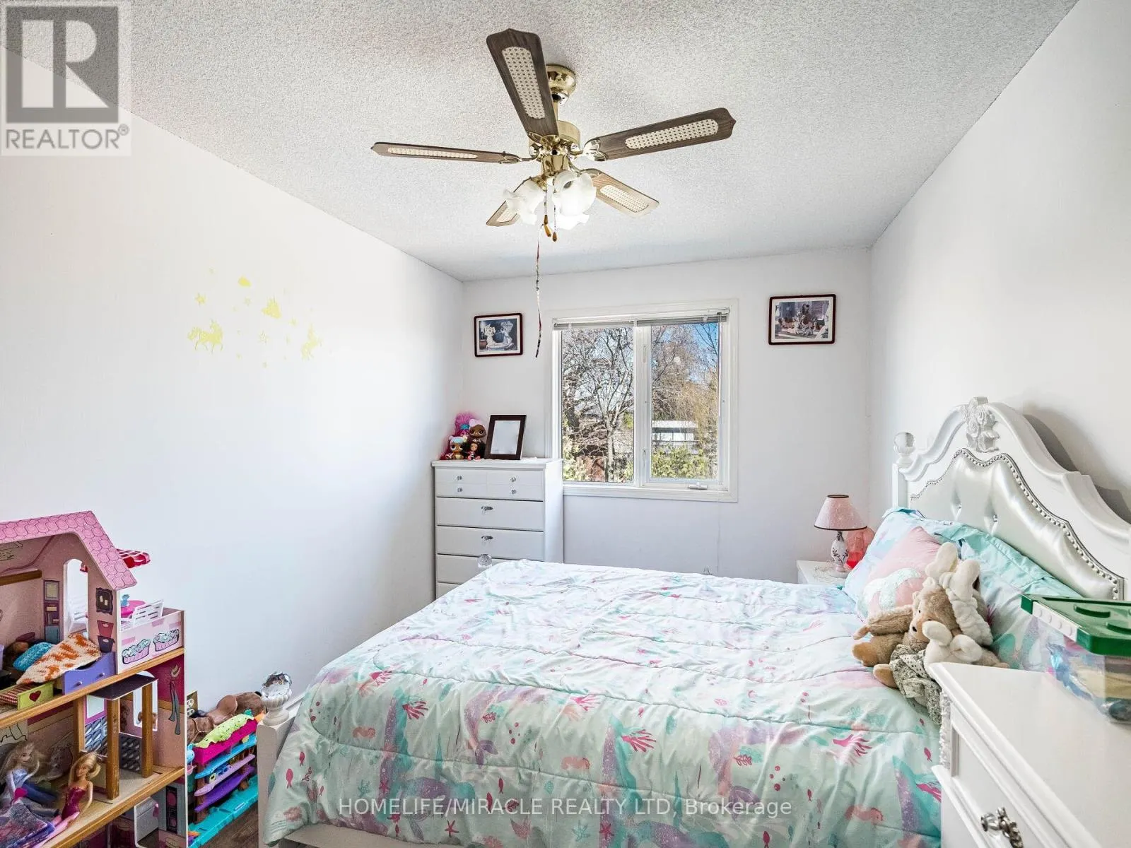 238 CANDLEWOOD DRIVE