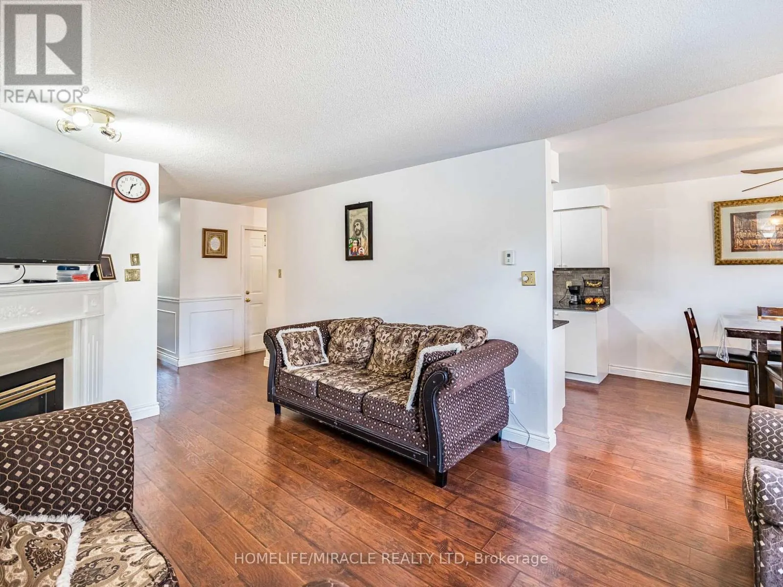 238 CANDLEWOOD DRIVE