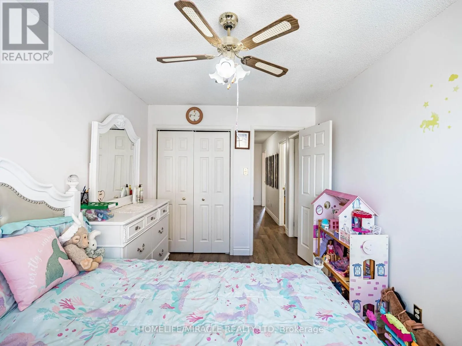 238 CANDLEWOOD DRIVE