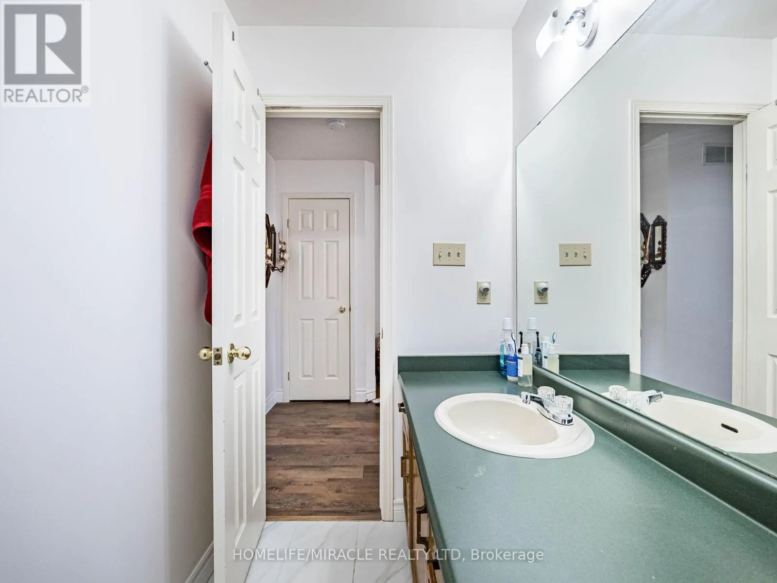 238 CANDLEWOOD DRIVE