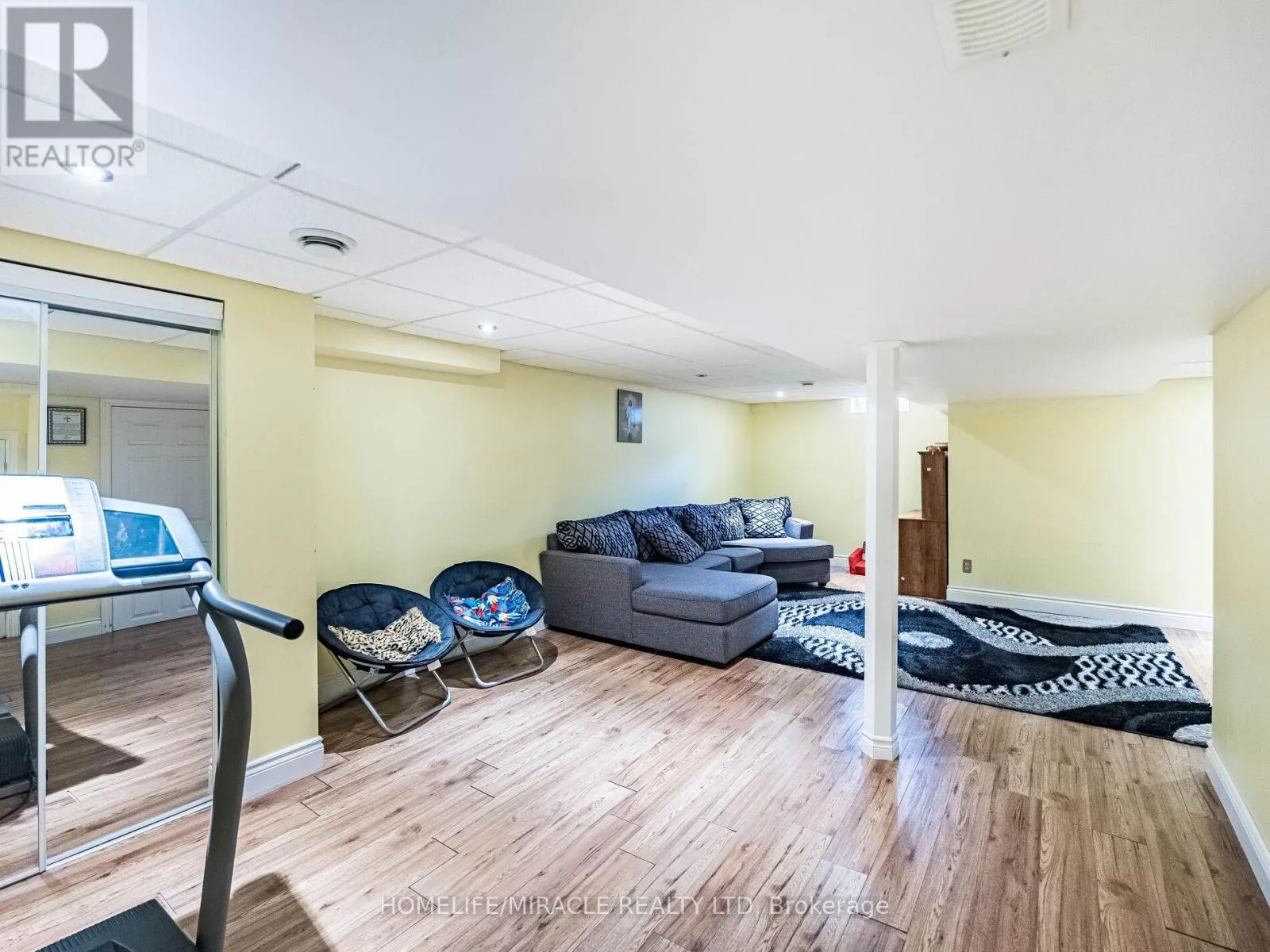 238 CANDLEWOOD DRIVE