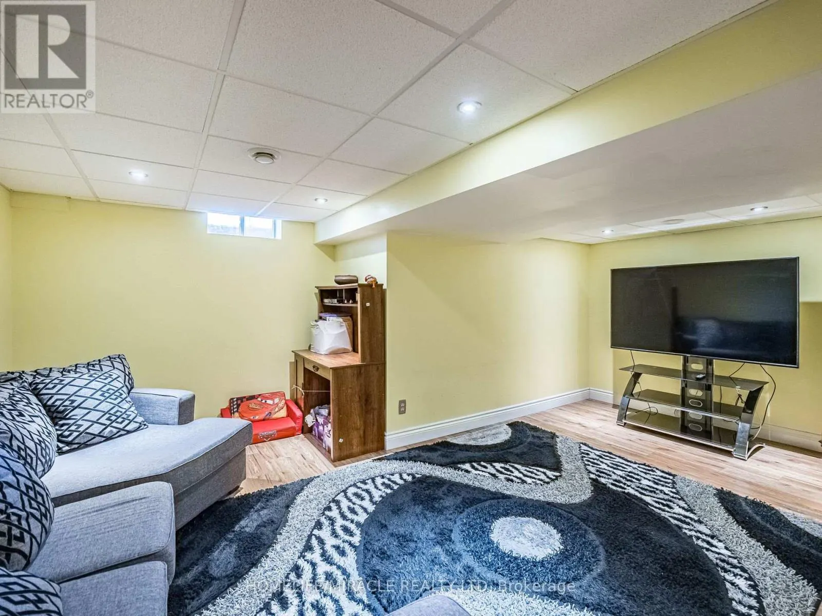 238 CANDLEWOOD DRIVE