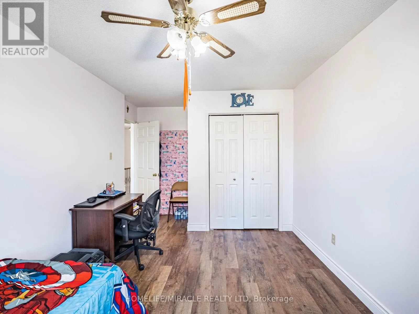 238 CANDLEWOOD DRIVE