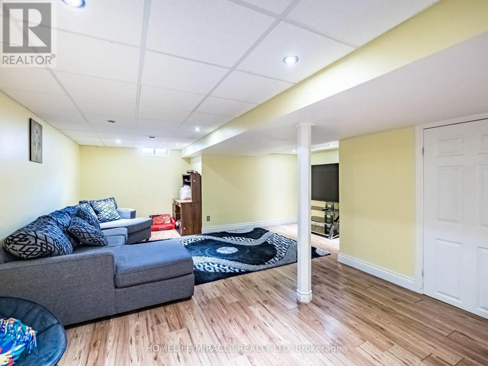 238 CANDLEWOOD DRIVE