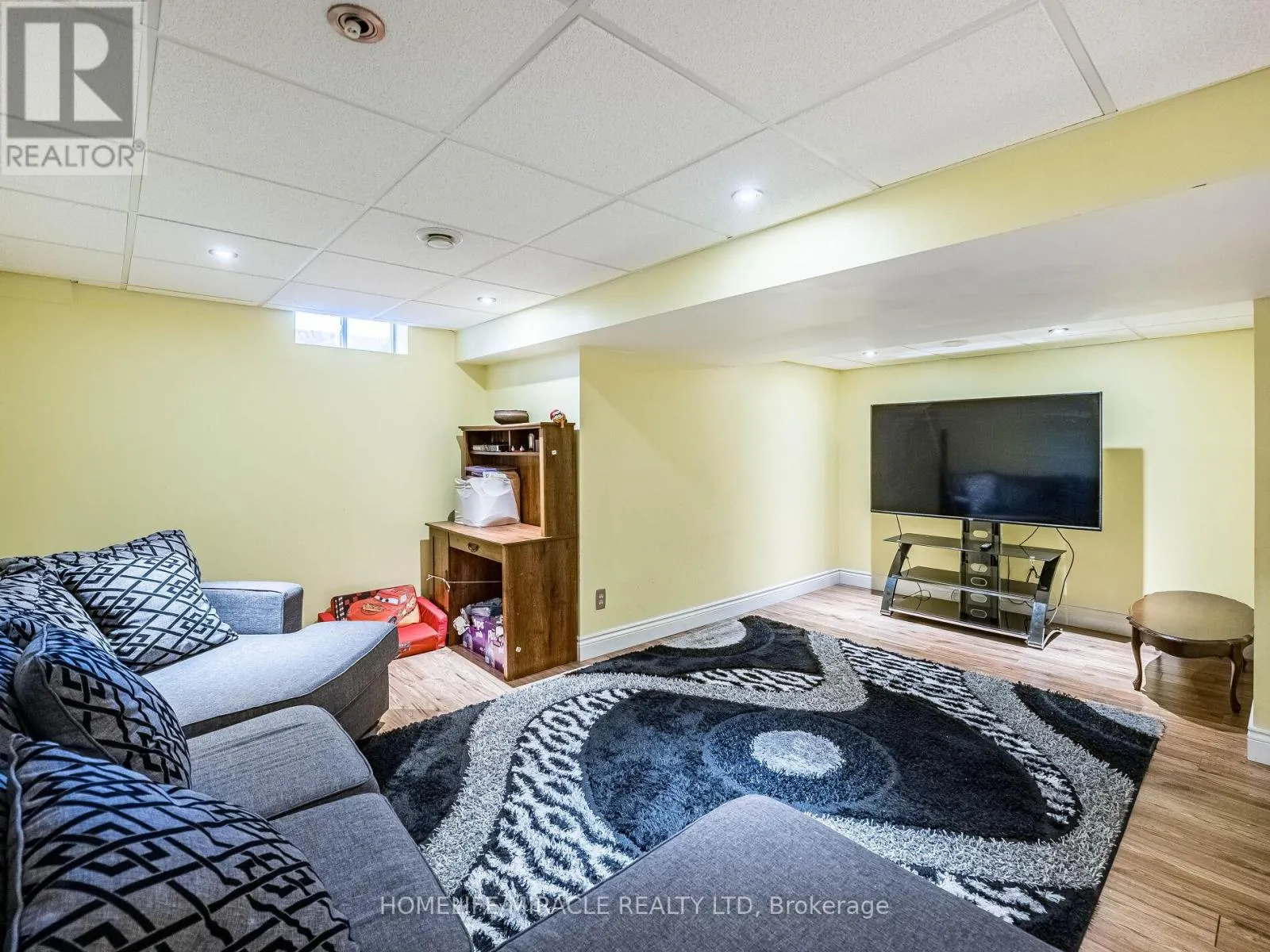 238 CANDLEWOOD DRIVE