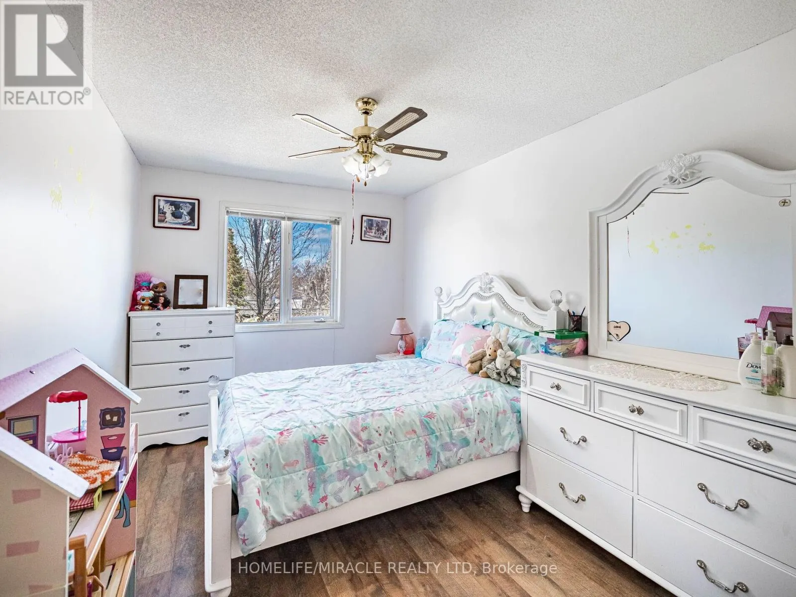 238 CANDLEWOOD DRIVE