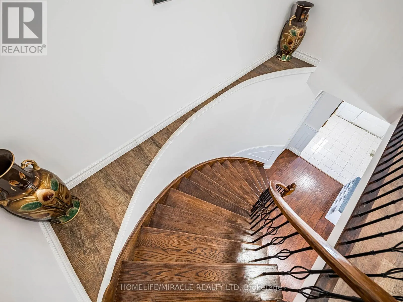 238 CANDLEWOOD DRIVE