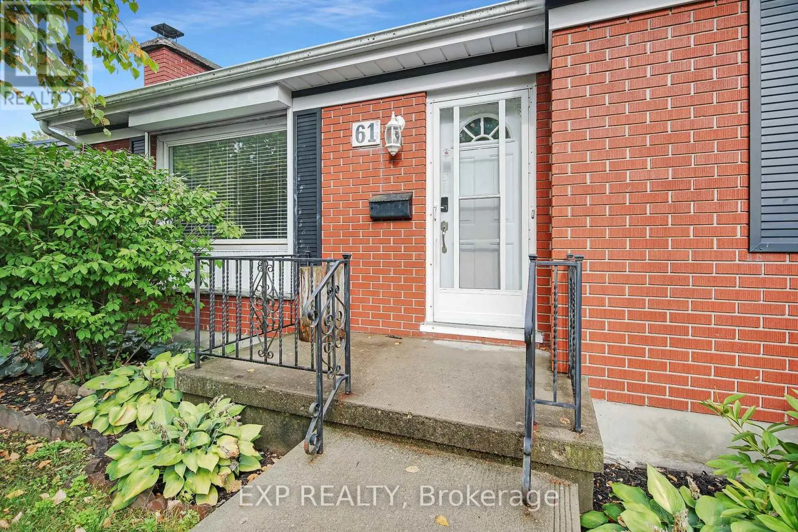 61 LARKSPUR CRESCENT