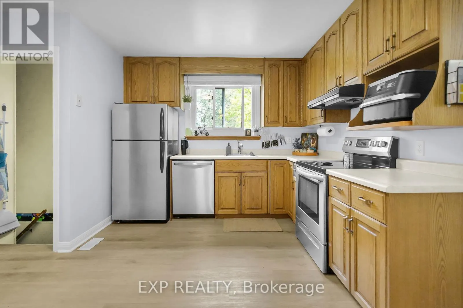 61 LARKSPUR CRESCENT