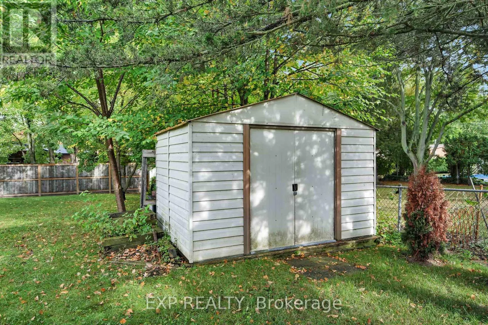 61 LARKSPUR CRESCENT