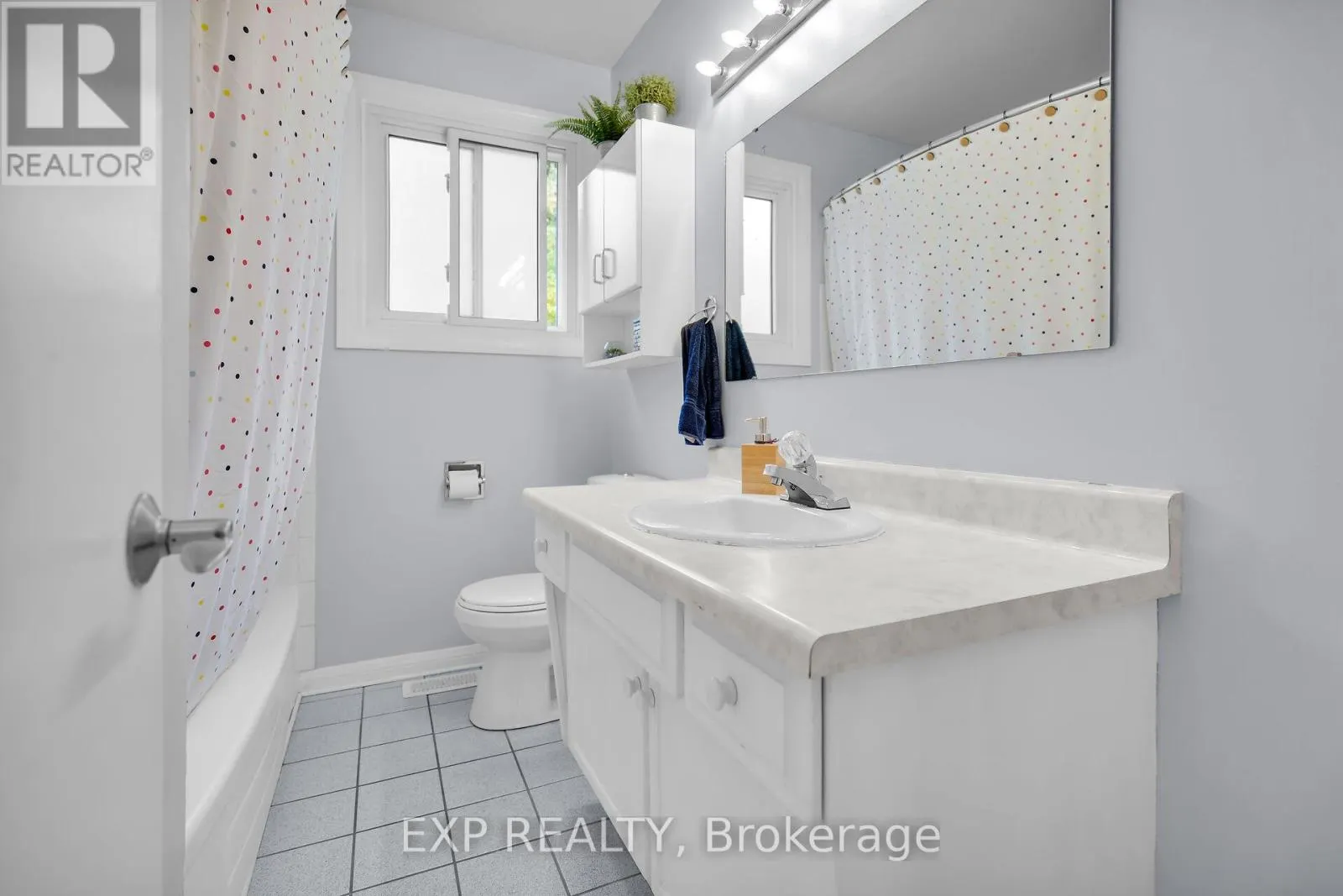 61 LARKSPUR CRESCENT