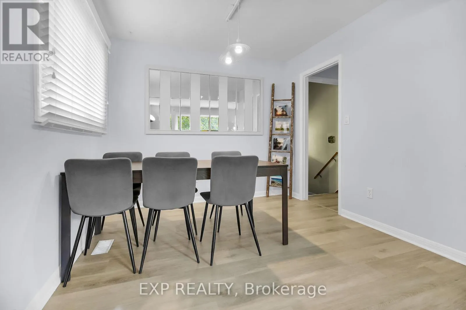 61 LARKSPUR CRESCENT