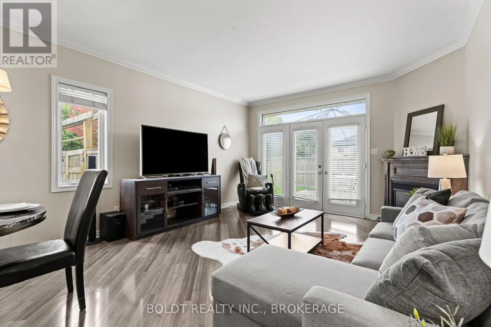 8 WILLOWLANDING COURT