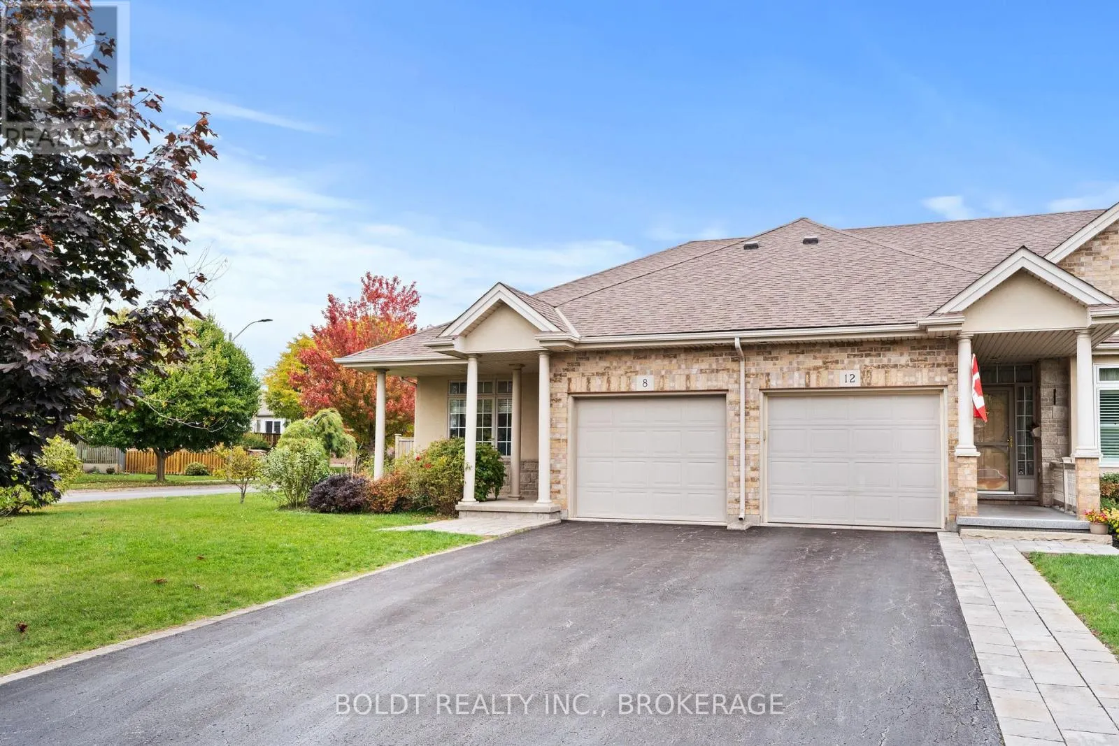 8 WILLOWLANDING COURT