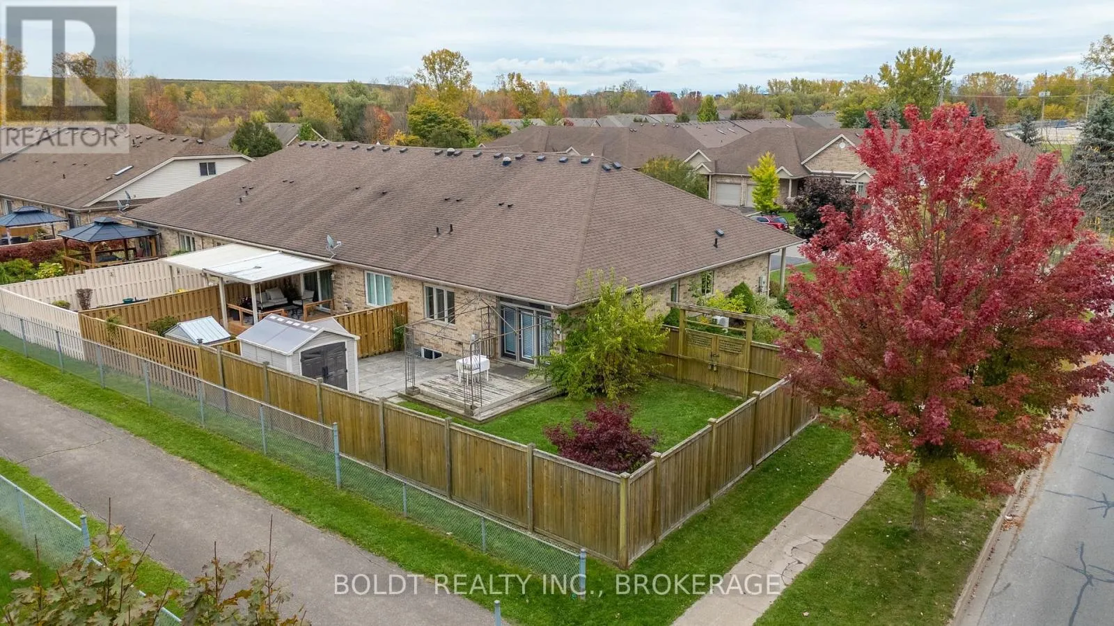 8 WILLOWLANDING COURT