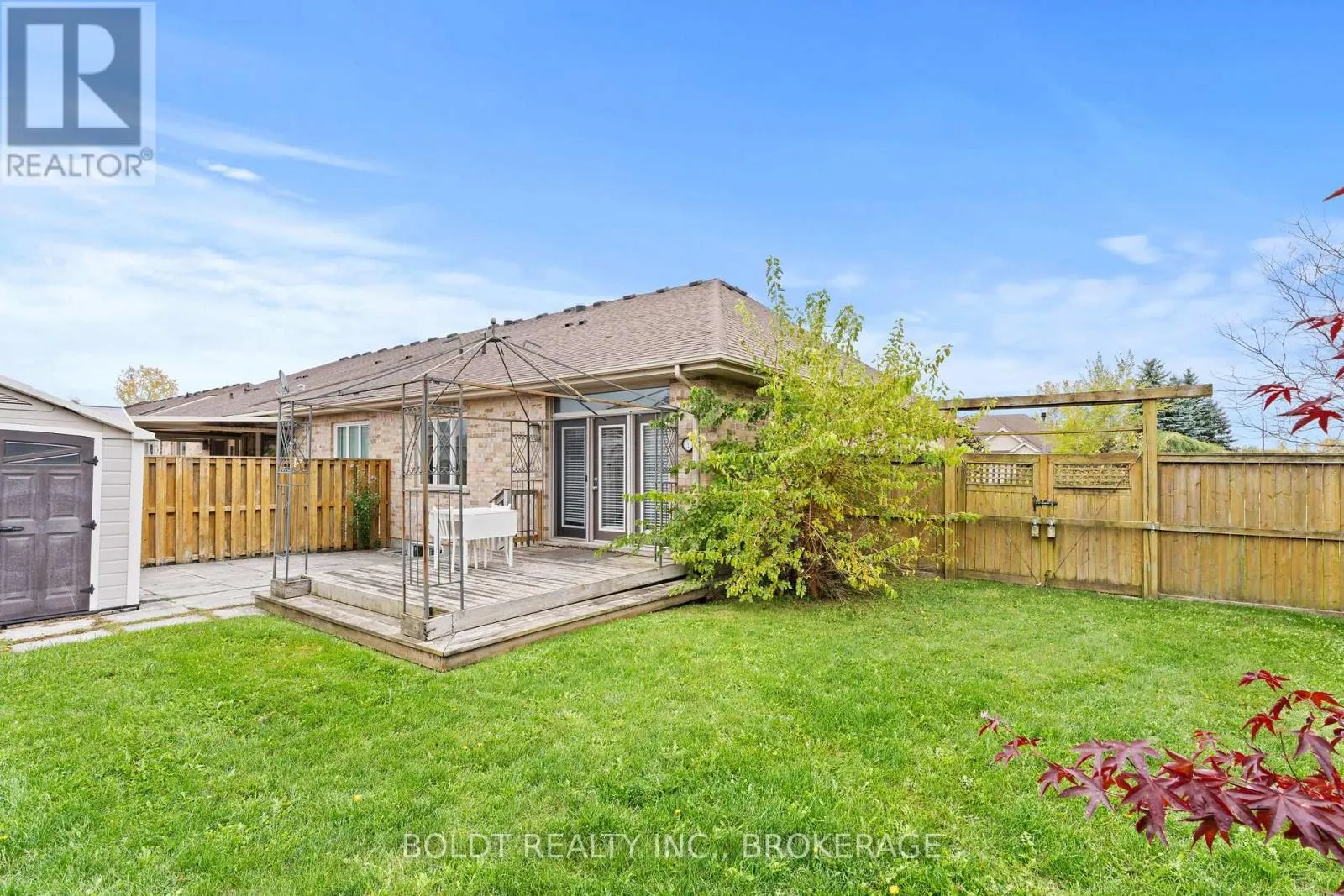 8 WILLOWLANDING COURT