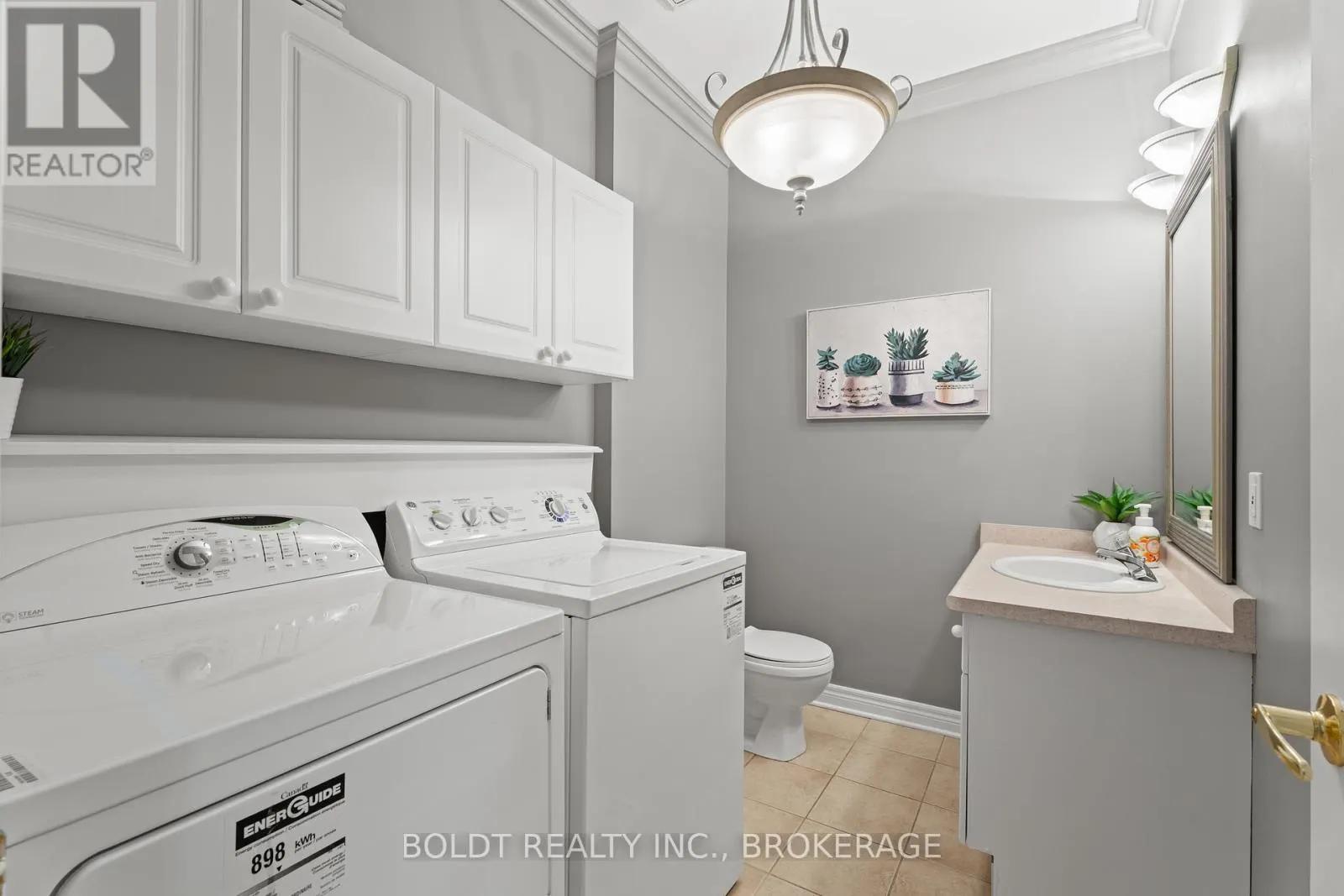 8 WILLOWLANDING COURT