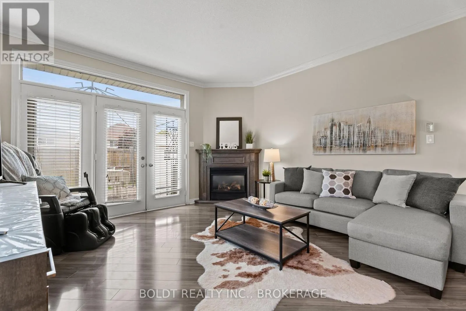 8 WILLOWLANDING COURT