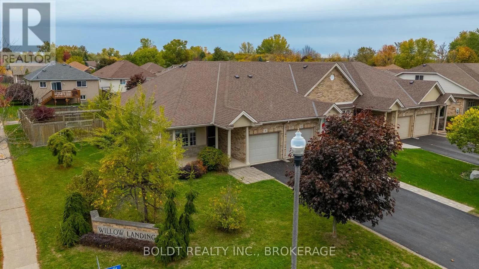 8 WILLOWLANDING COURT