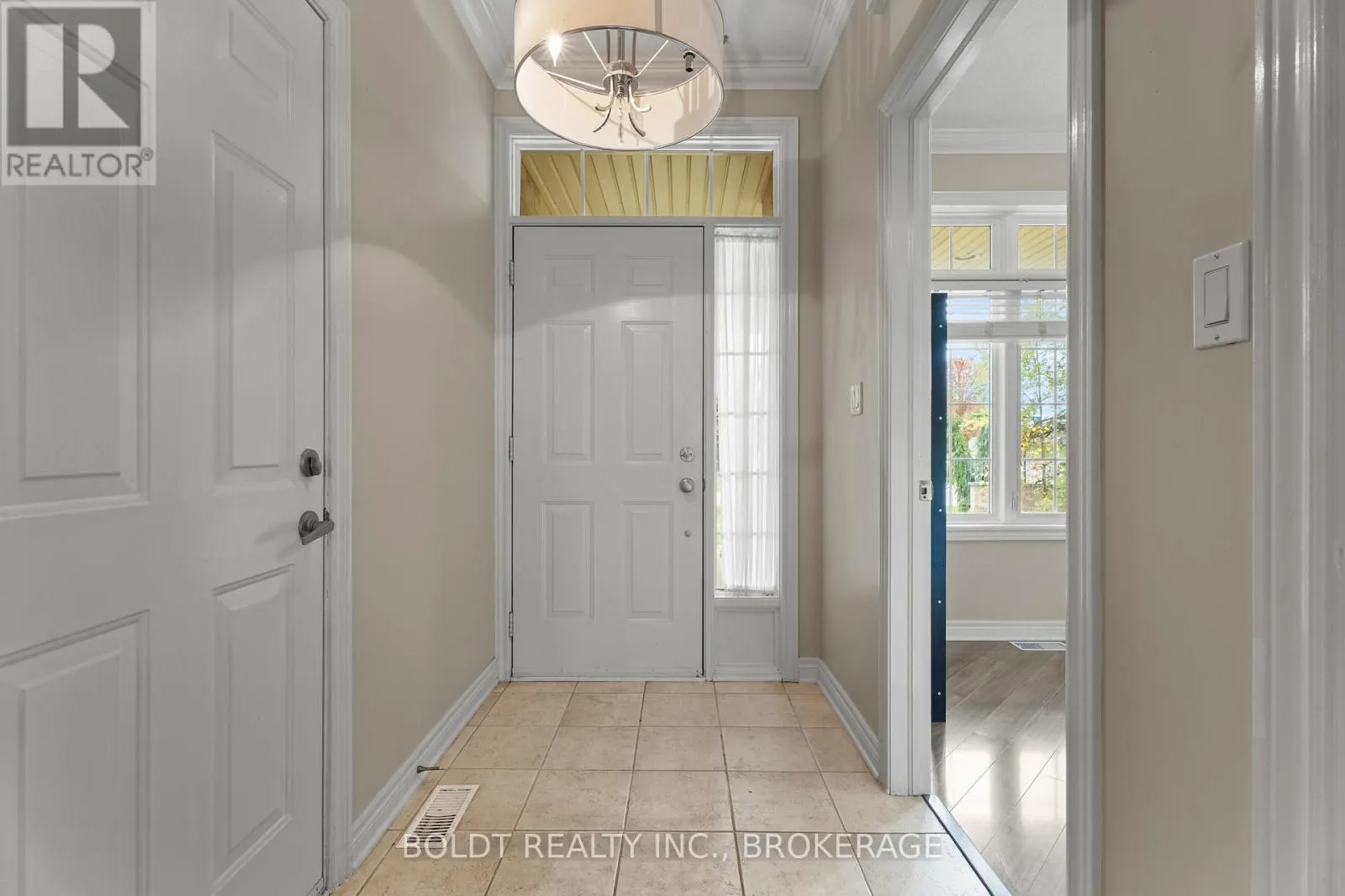 8 WILLOWLANDING COURT