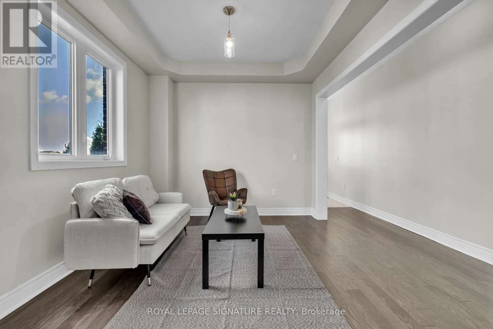 1089 UPPER THAMES DRIVE