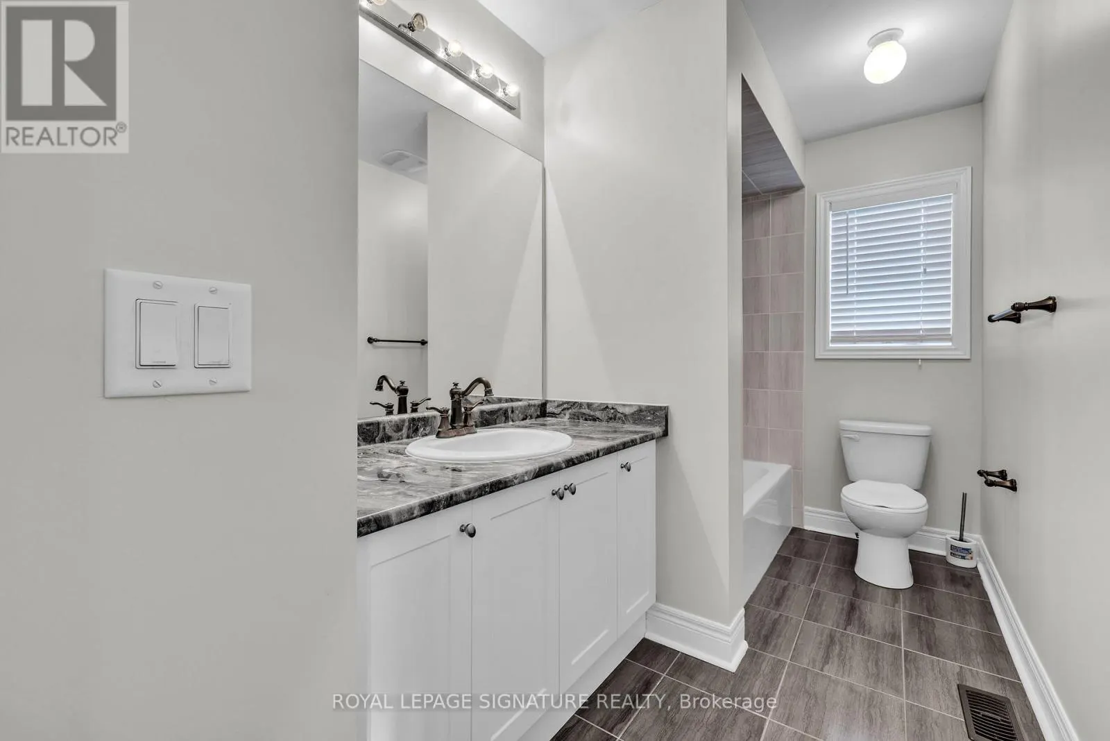 1089 UPPER THAMES DRIVE