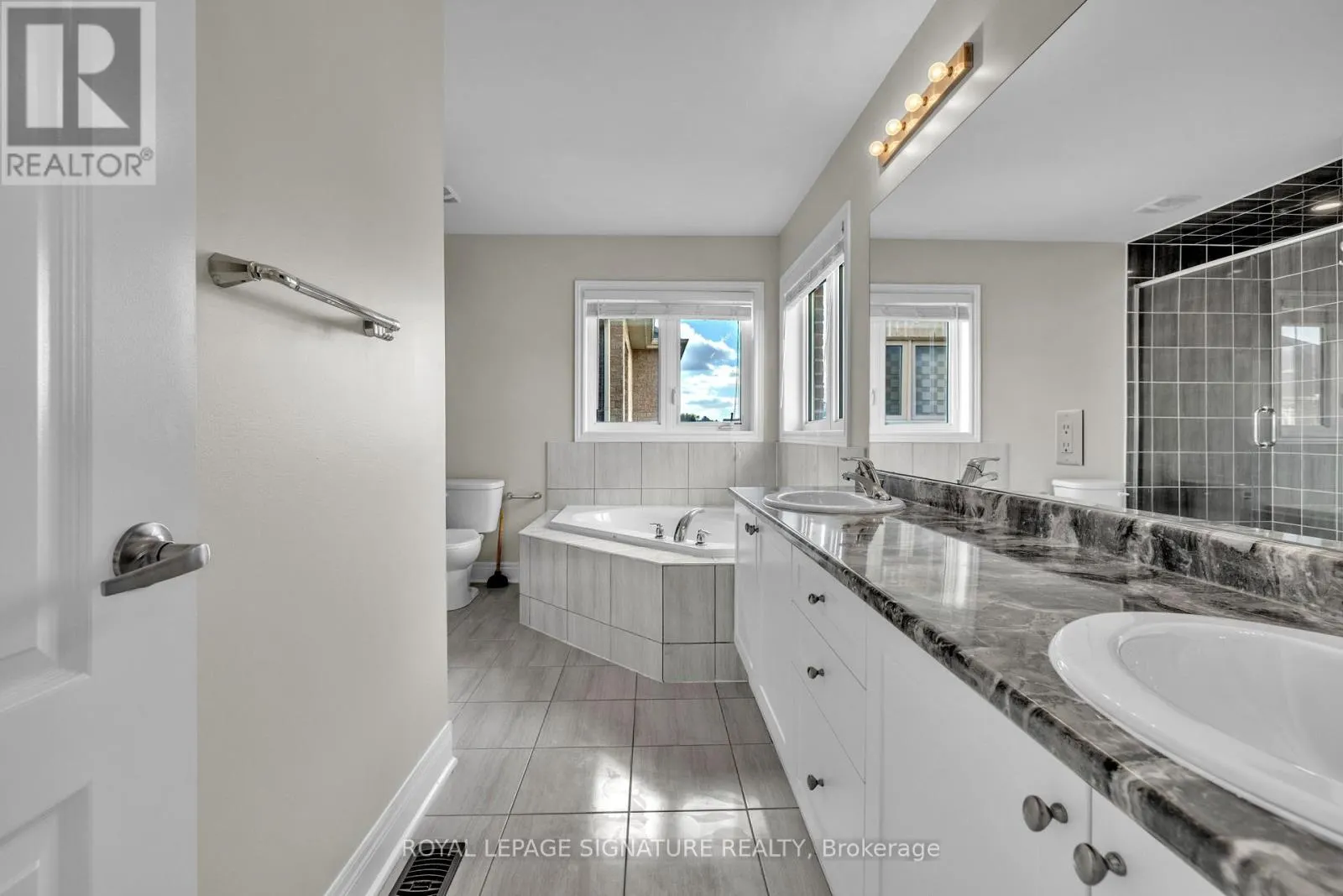 1089 UPPER THAMES DRIVE