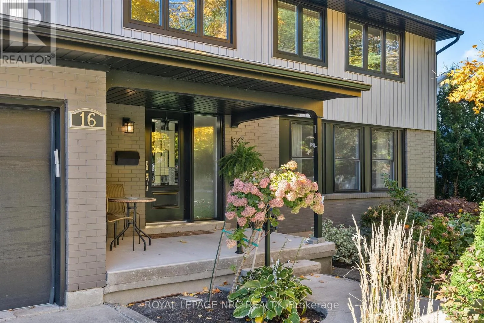 16 BRIARFIELD CRESCENT