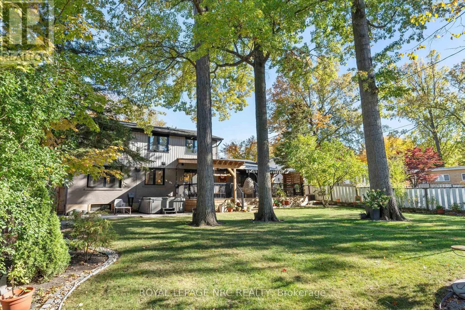 16 BRIARFIELD CRESCENT