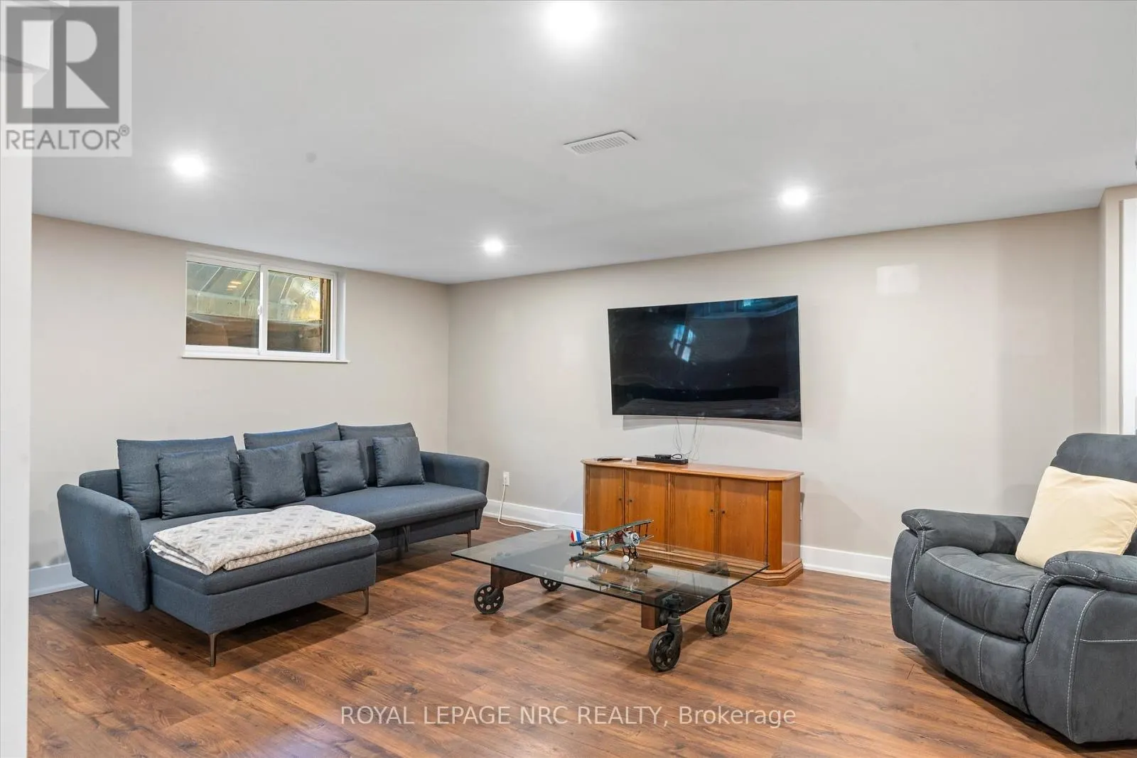 16 BRIARFIELD CRESCENT