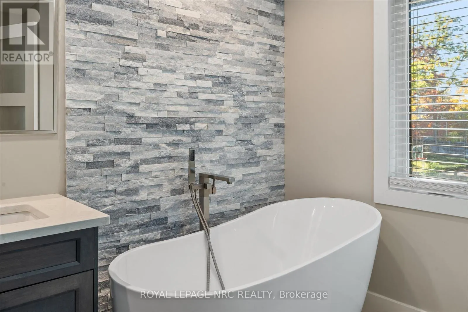 16 BRIARFIELD CRESCENT