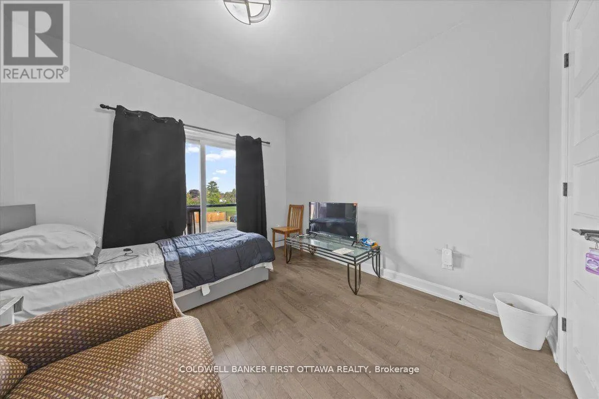 560 QUEEN MARY STREET