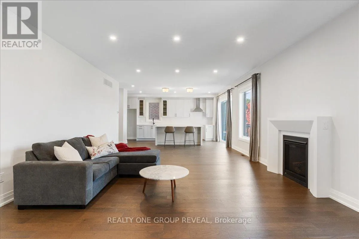 1054 RIPPINGALE TRAIL