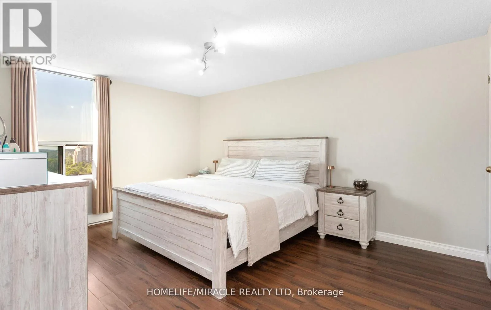 1705 - 35 GREEN VALLEY DRIVE