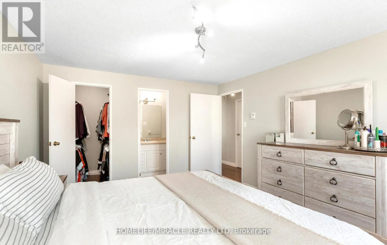 1705 - 35 GREEN VALLEY DRIVE