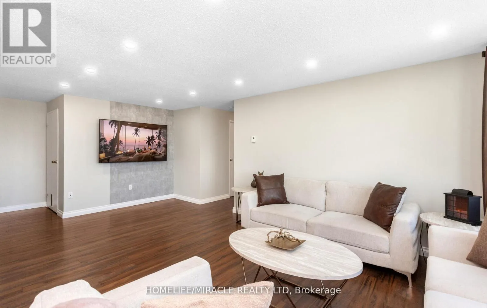 1705 - 35 GREEN VALLEY DRIVE