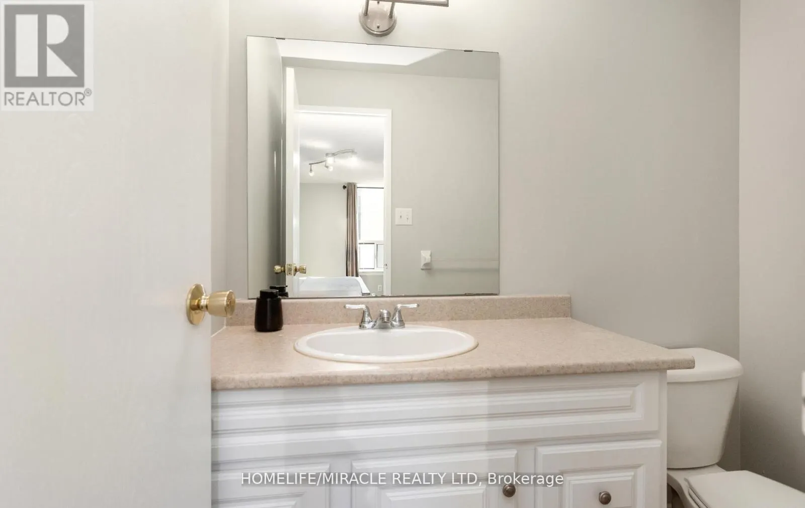 1705 - 35 GREEN VALLEY DRIVE