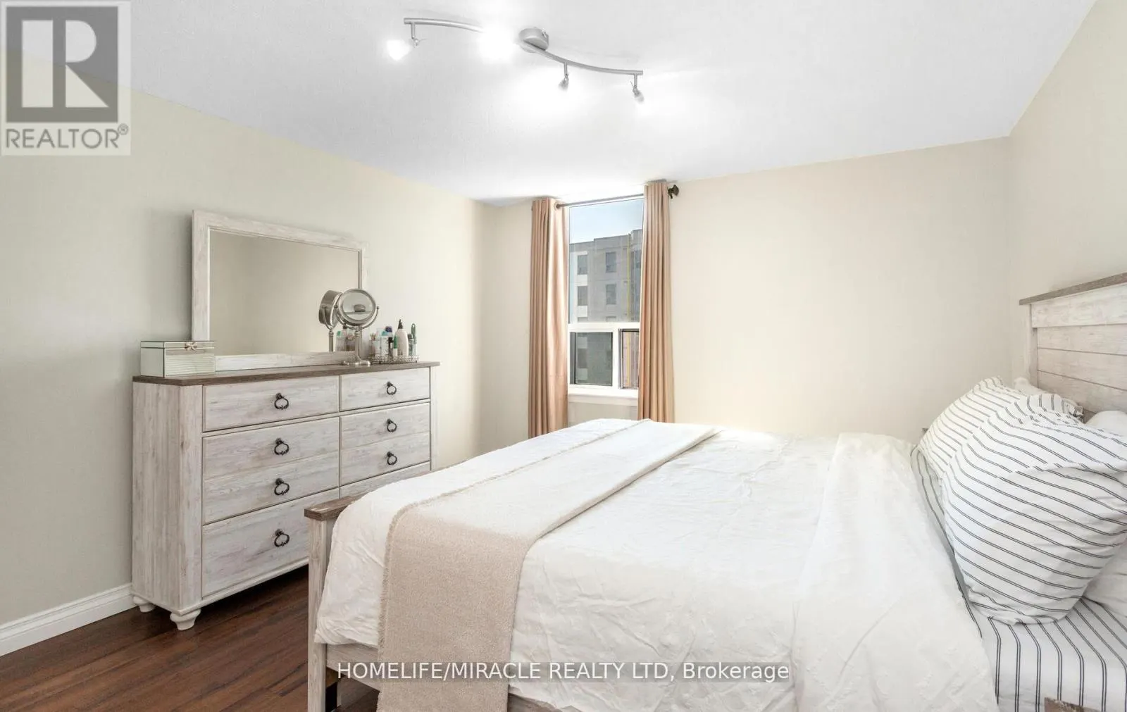 1705 - 35 GREEN VALLEY DRIVE