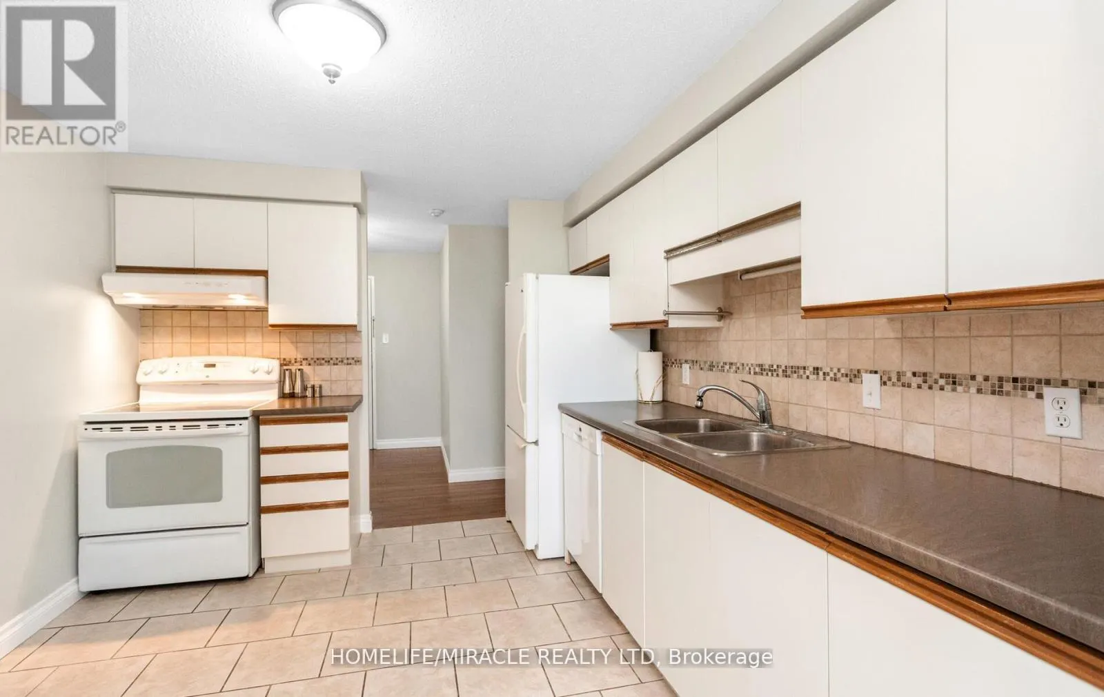 1705 - 35 GREEN VALLEY DRIVE