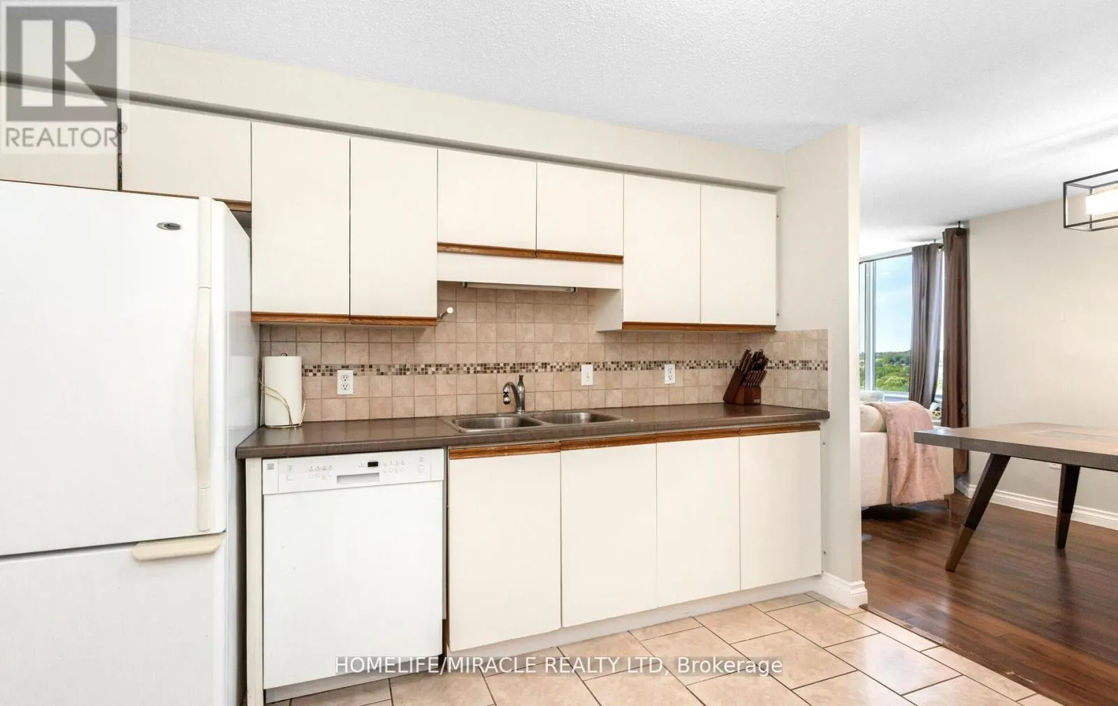 1705 - 35 GREEN VALLEY DRIVE