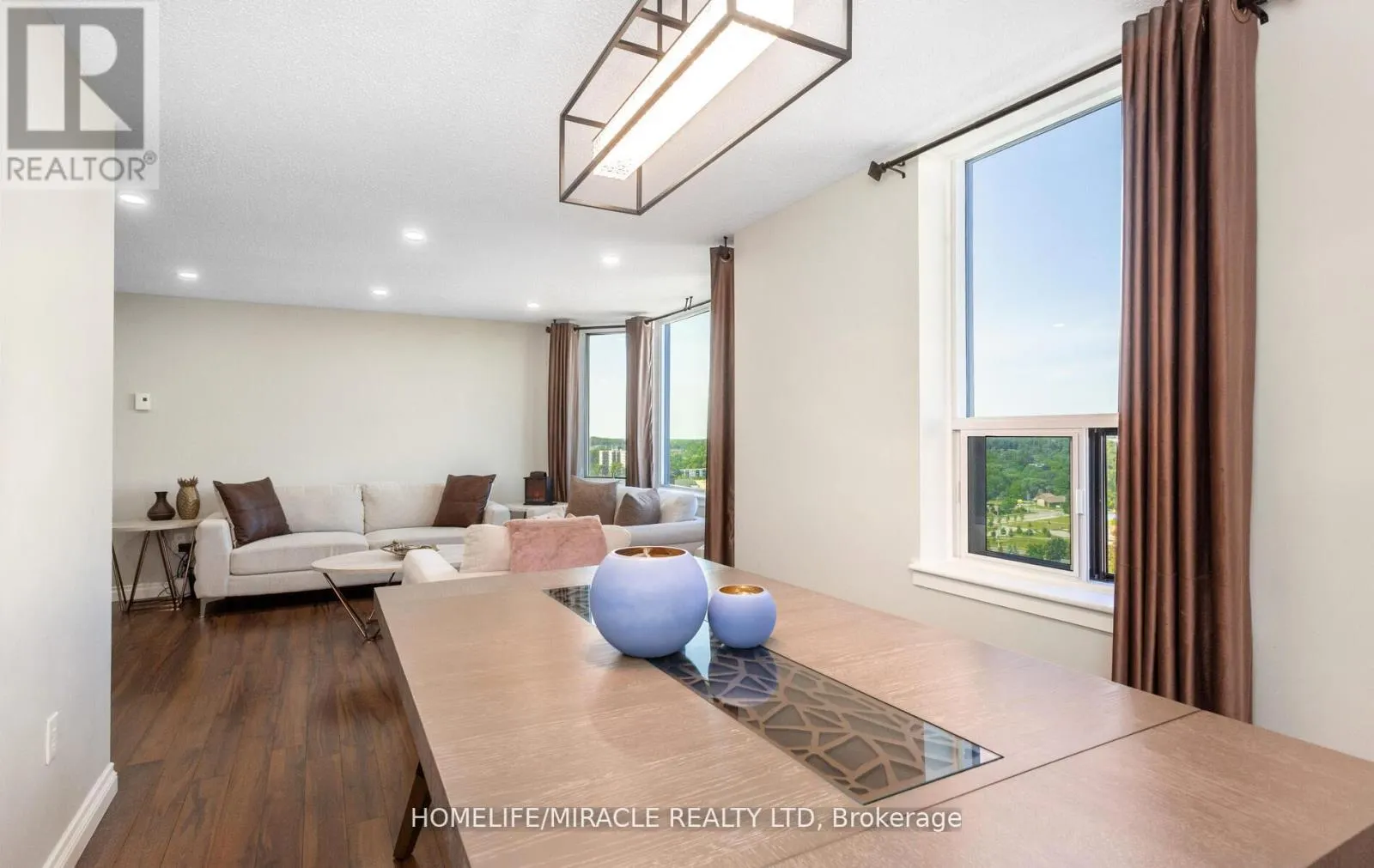 1705 - 35 GREEN VALLEY DRIVE