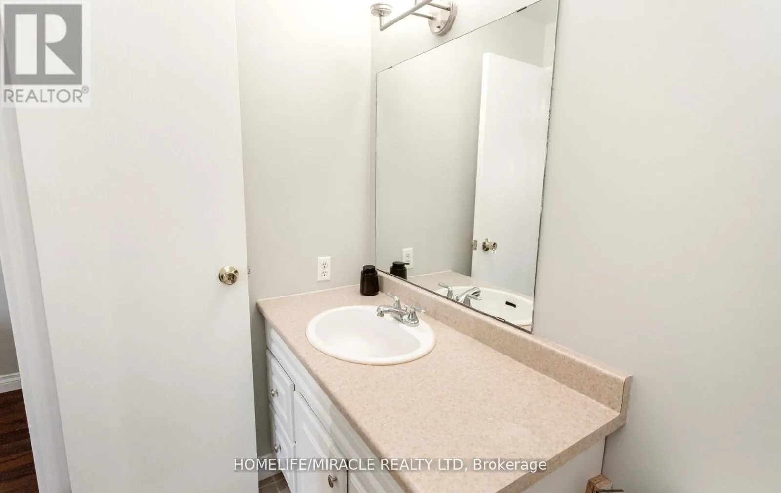 1705 - 35 GREEN VALLEY DRIVE