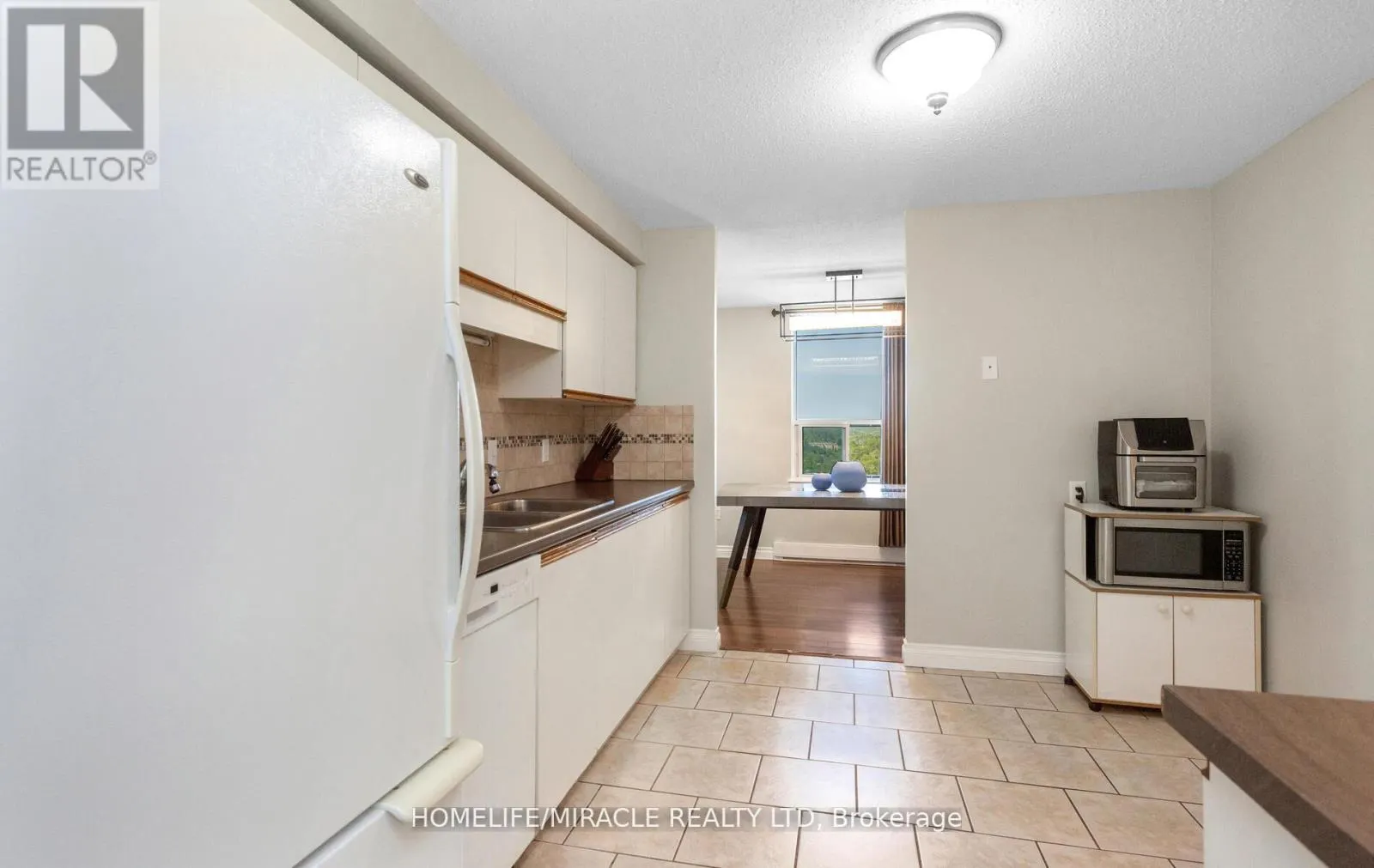 1705 - 35 GREEN VALLEY DRIVE