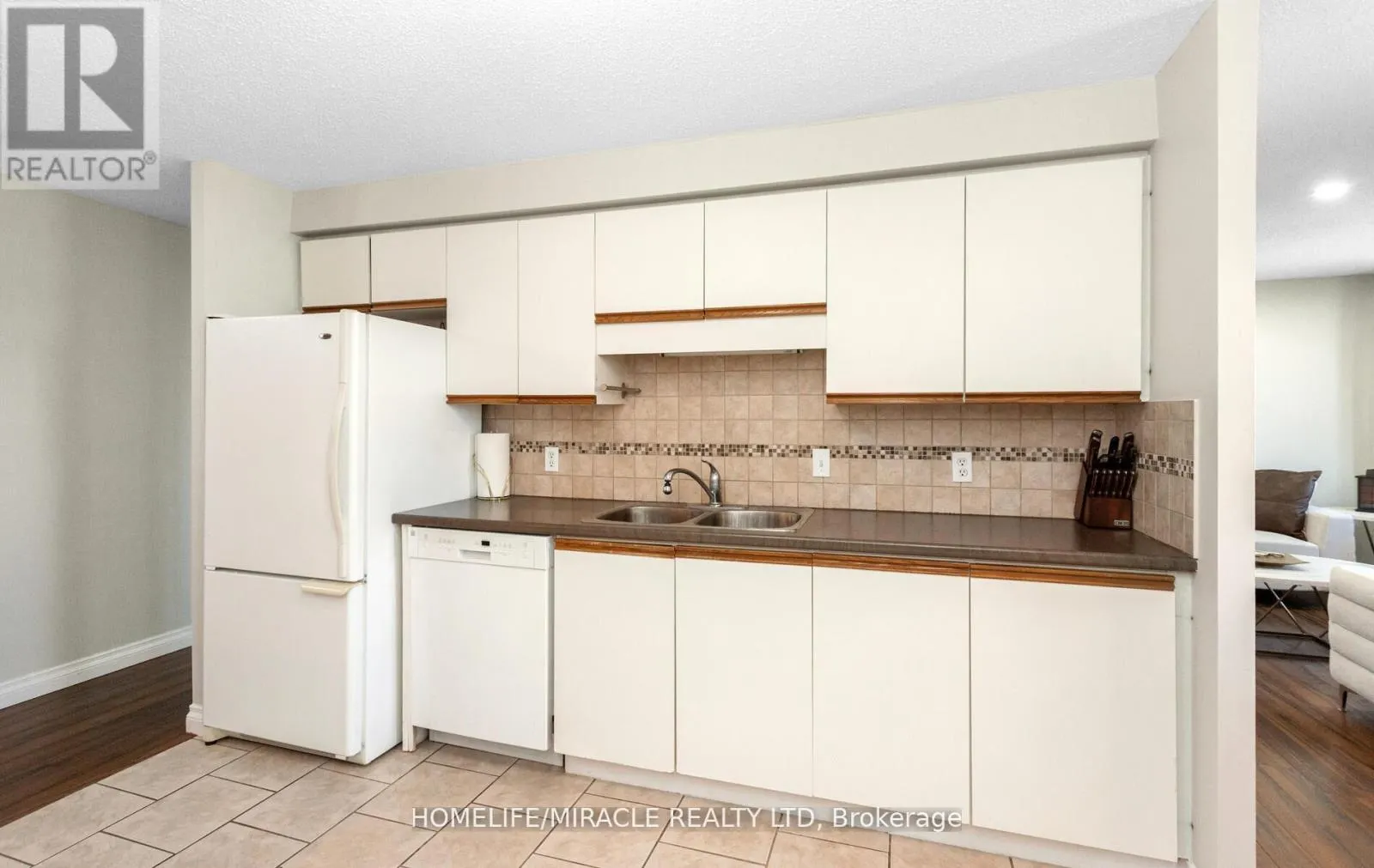 1705 - 35 GREEN VALLEY DRIVE