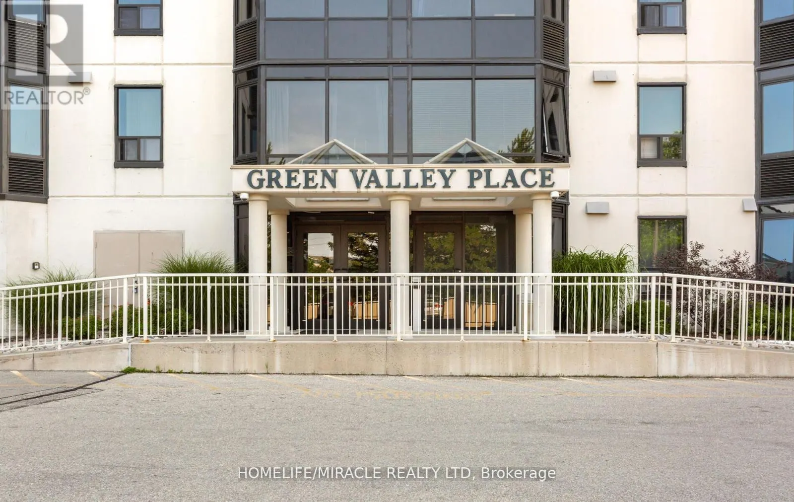 1705 - 35 GREEN VALLEY DRIVE