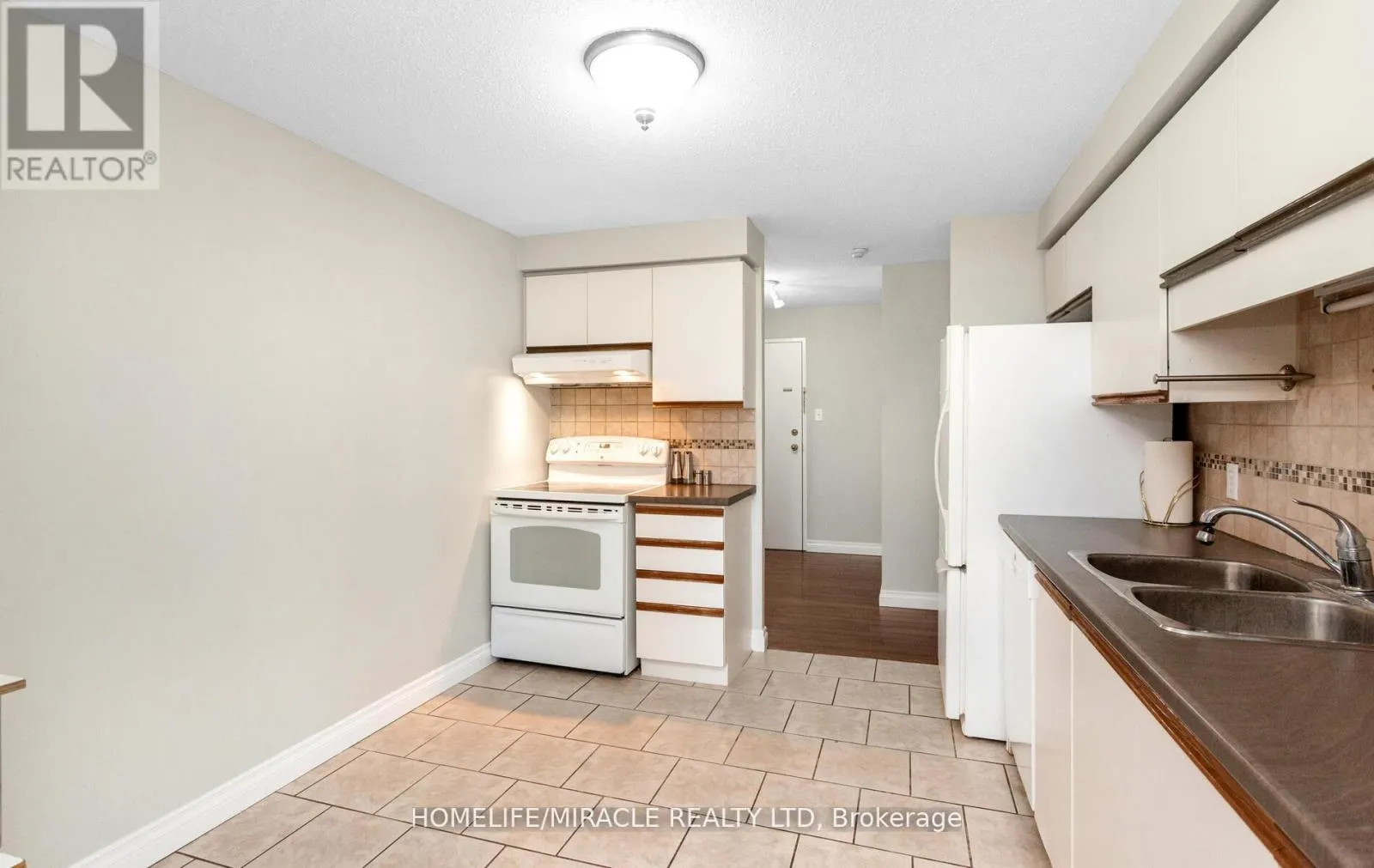 1705 - 35 GREEN VALLEY DRIVE