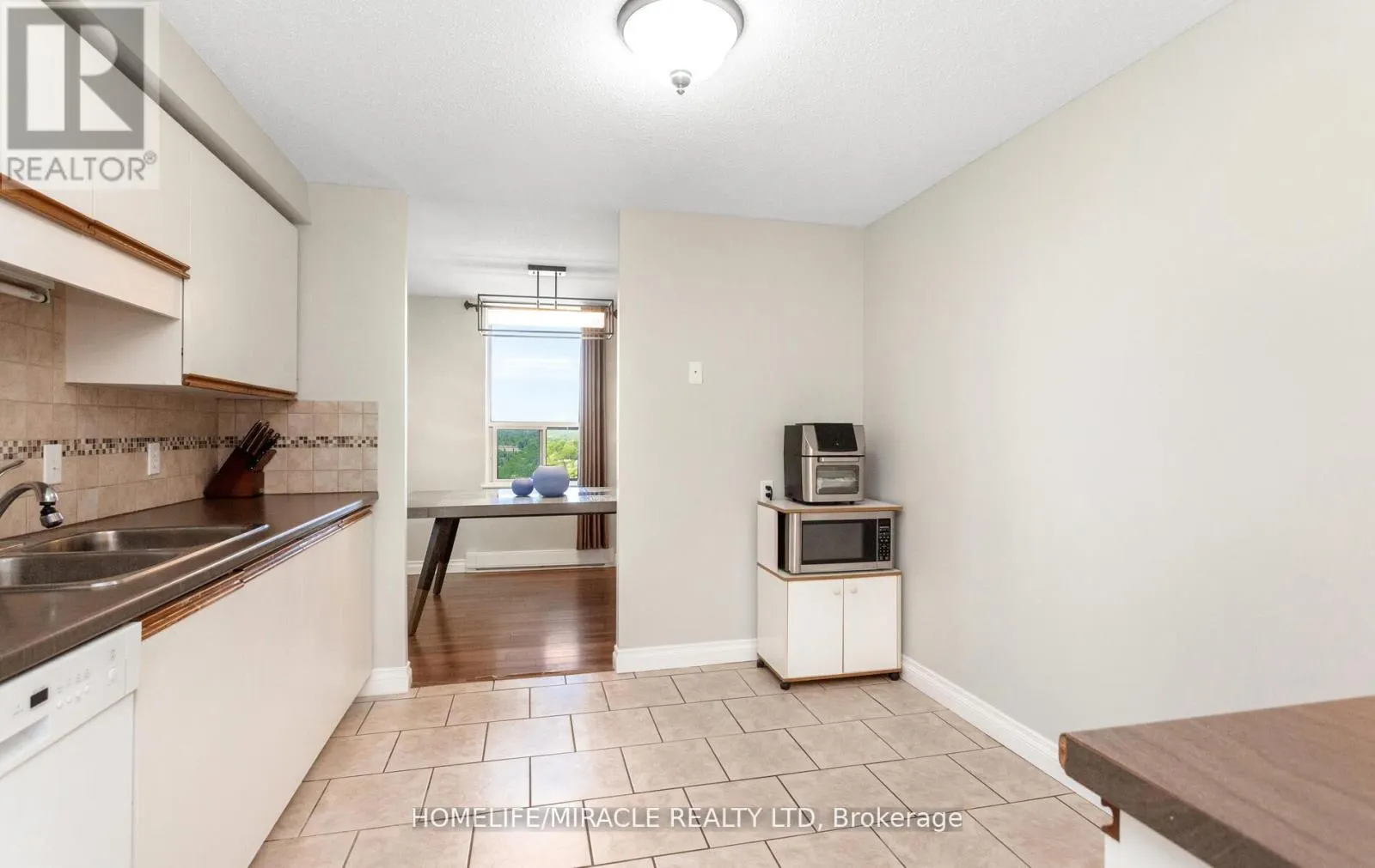 1705 - 35 GREEN VALLEY DRIVE