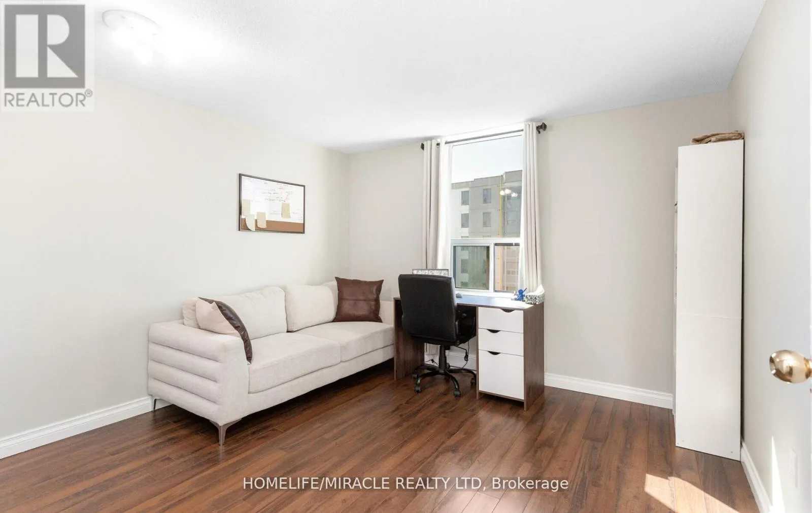 1705 - 35 GREEN VALLEY DRIVE