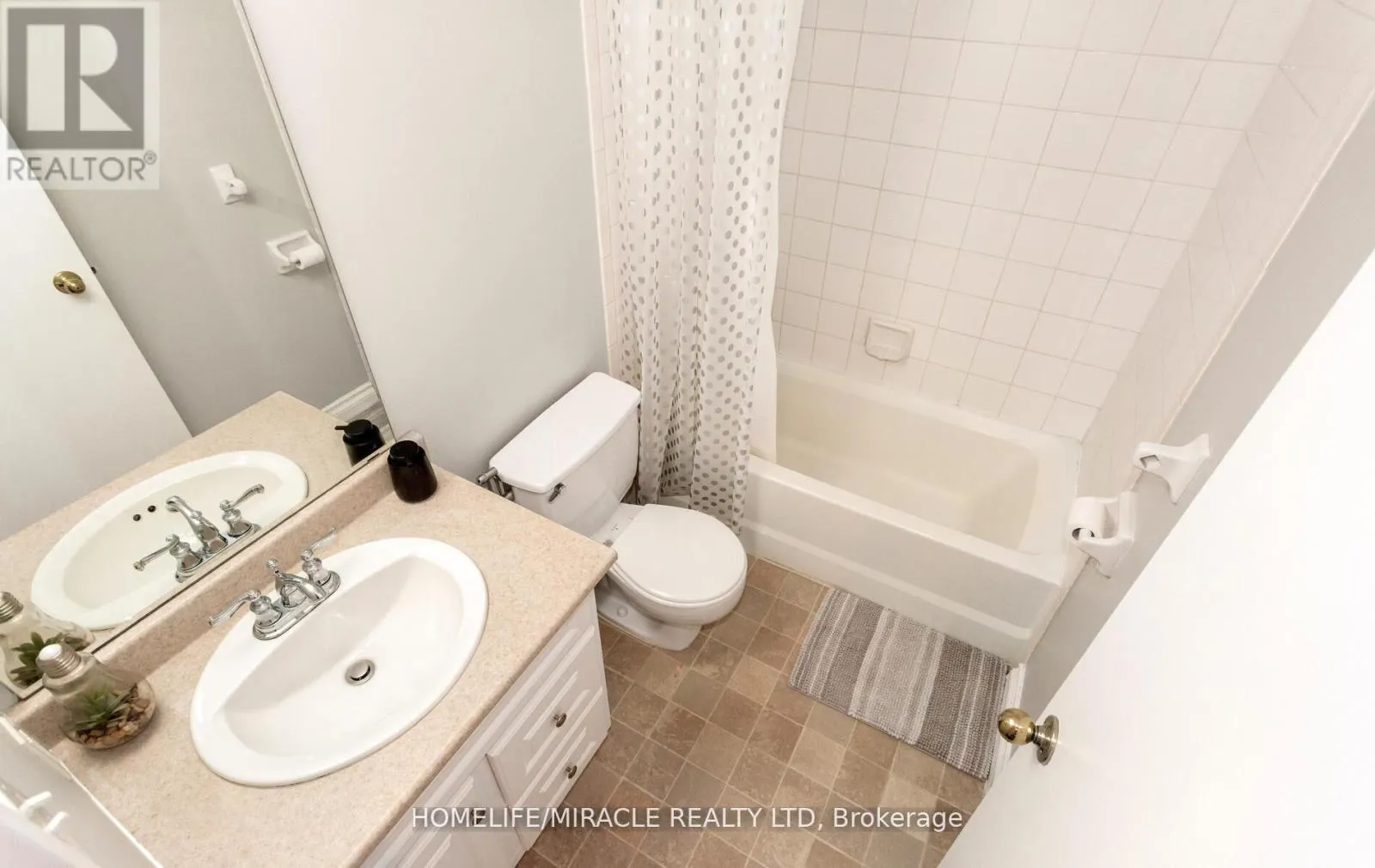 1705 - 35 GREEN VALLEY DRIVE