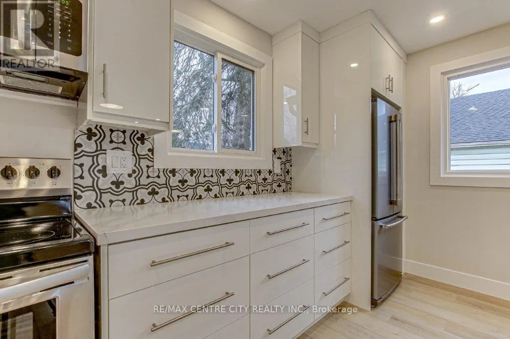 109 BALACLAVA STREET